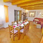 בית נופש House Mauro *