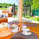 House Mauro Nyaraló