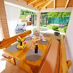 House Mauro * Šajini