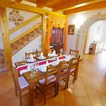 House Mauro Nyaraló Šajini