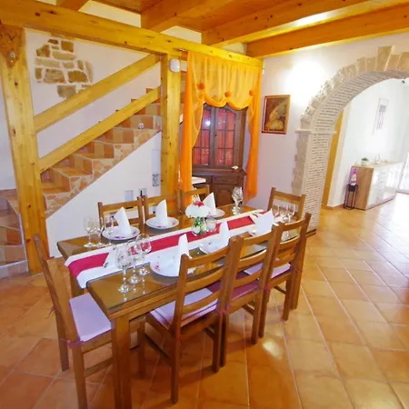 House Mauro Holiday home Sajini